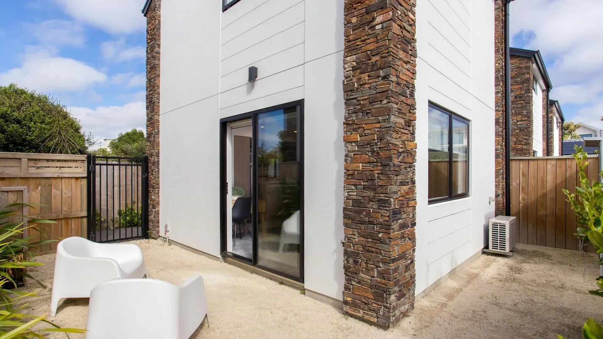 Charming Sunny Warm 10 Mins Cbd Book Now Apartment Christchurch